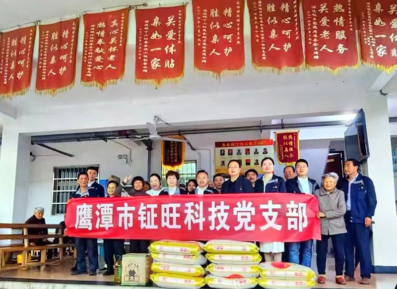 黨支部敬老院看望老人