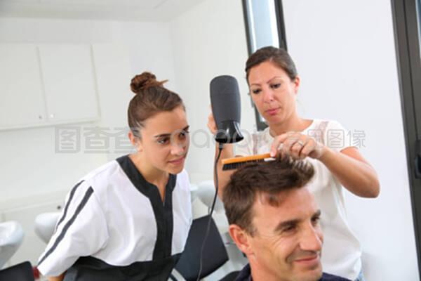 美容院发型训练班